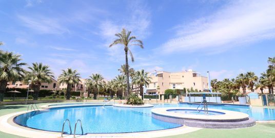 Apartamento en Calas de Campoamor con vistas al mar y piscina